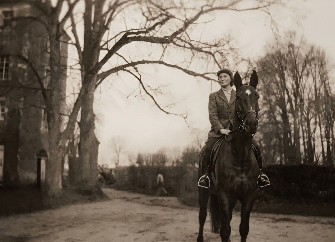 Femme à cheval au domaine de la Goupillère, Perche sarthois